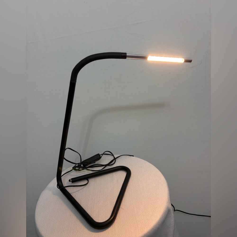 USB LED Modern Desk Lamp Black Minimalist Metal Task LightwSamsung Adapter(F96✨✨